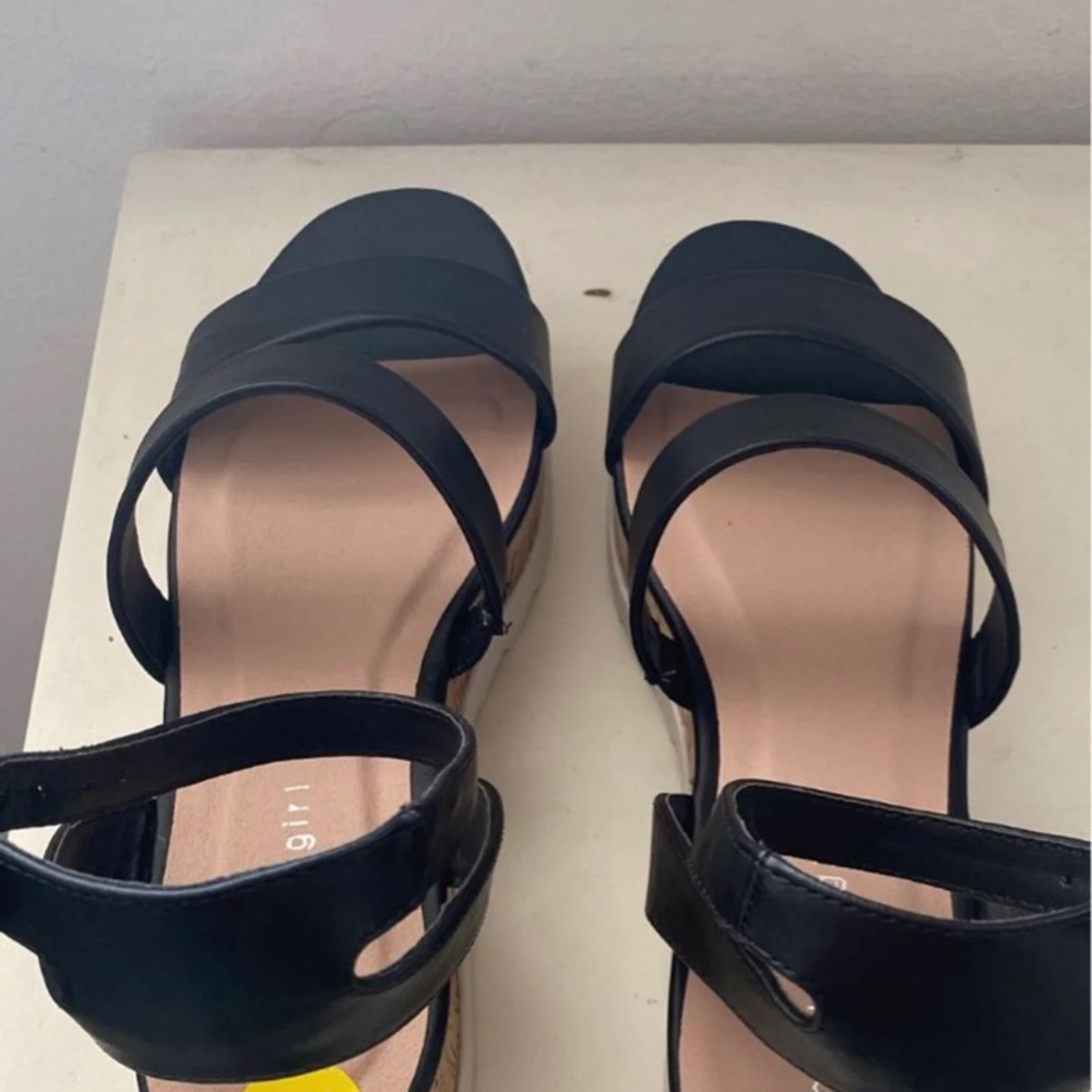 Madden Sandals Size 9 - Picture 3 of 3